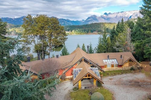 Peninsula Petit Hotel