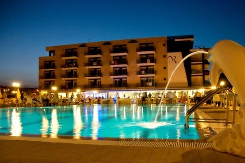 Roses Hotel