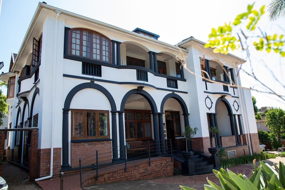The Saint James on Venice Luxury Guest House