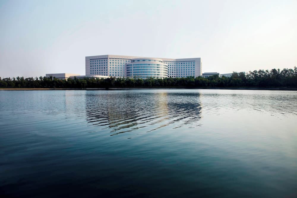 Renaissance Tianjin Lakeview Hotel