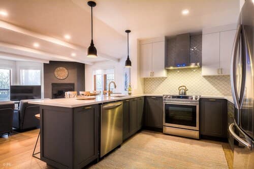 Huge 3 Bedroom Condo With a View