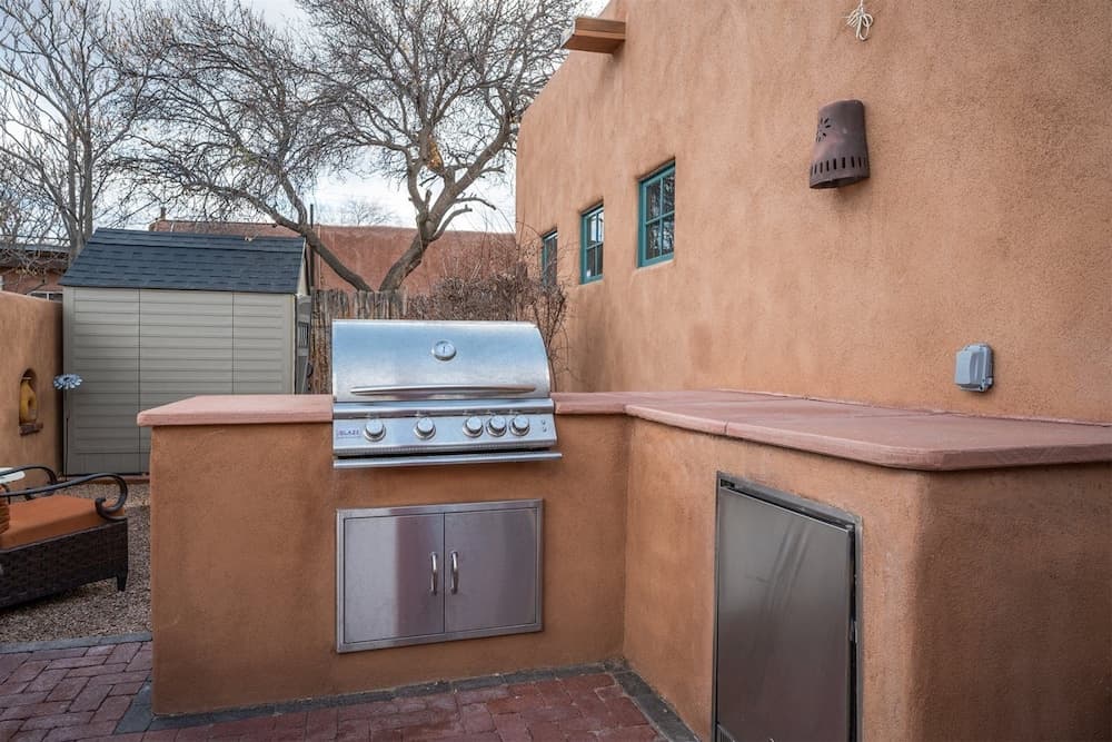 Casa Nona - Pristine Home in the Railyard District, Walk to The Plaza