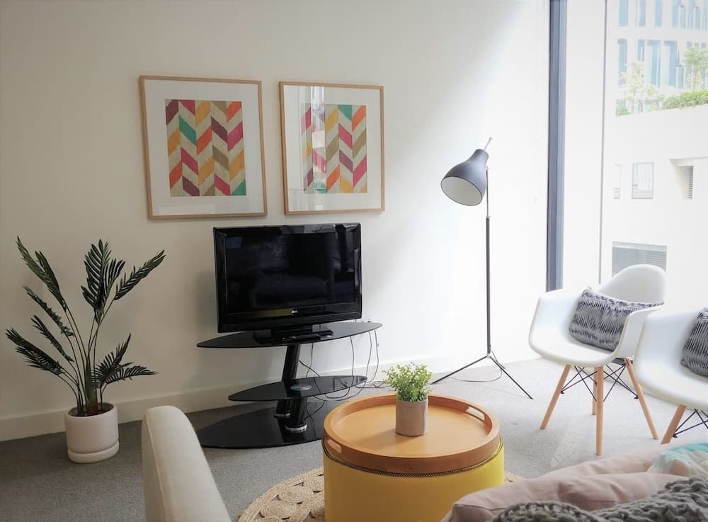 Luxury 1 Bedroom 1 Study With 1 Parking