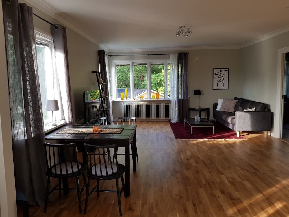 Lovely Spacious Apartment centerally