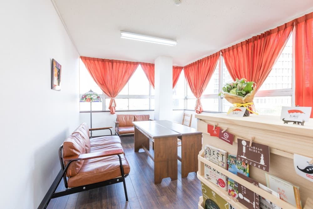 Almas Guest House - Hostel