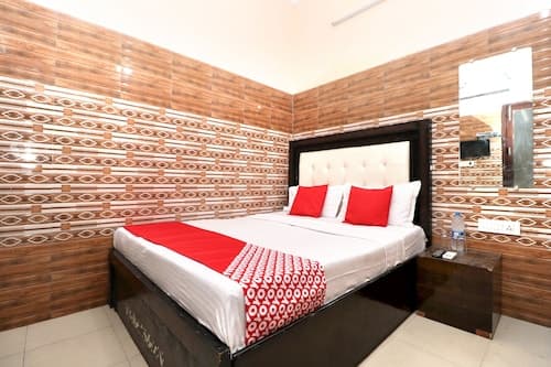 OYO 35497 Hotel Kapoor Residency