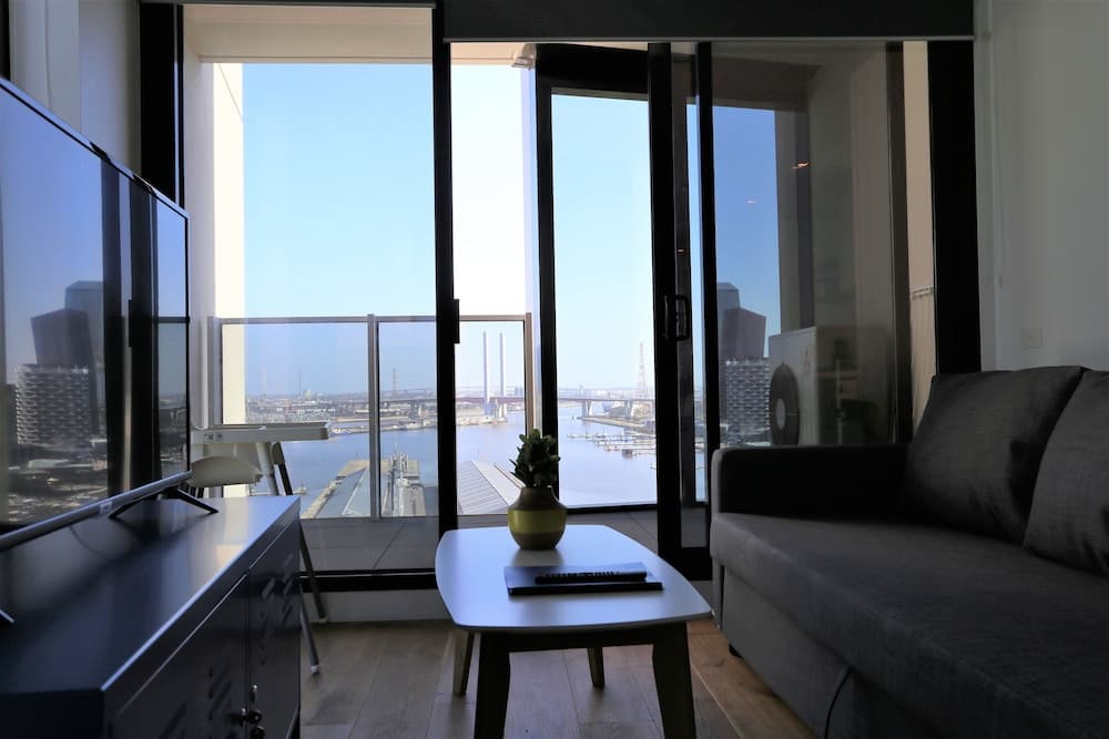 ReadySet Apartments at Stadium