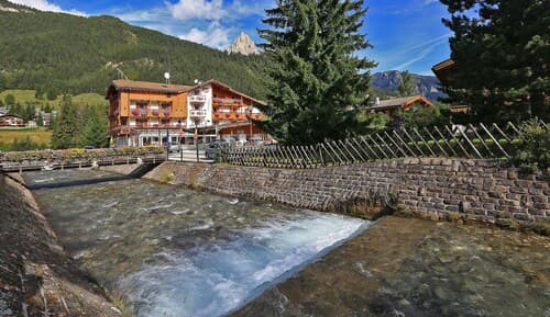 Hotel Chalet Alaska