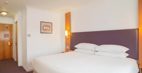 OYO Lakeside Haydock Hotel, St Helens, A580 East Lancs, Garswood Old Road