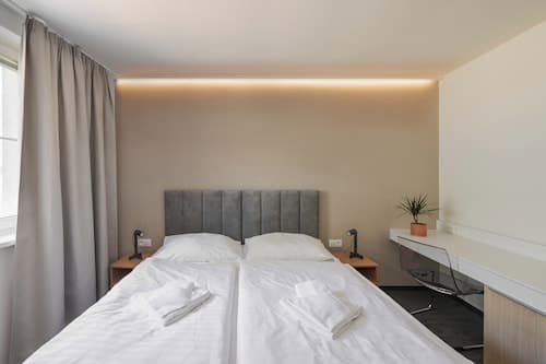 Hotel Gardinn - Free Parking and Quiet Garden