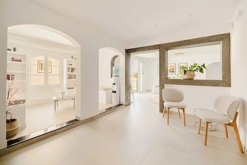 CORONA MAR APARTMENTS - SELECT ADULTS (+16)