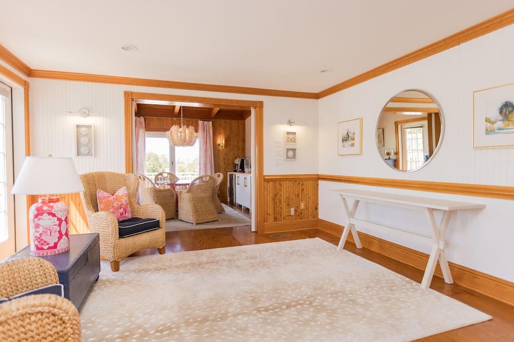 The Burrus House Inn Waterfront Suites