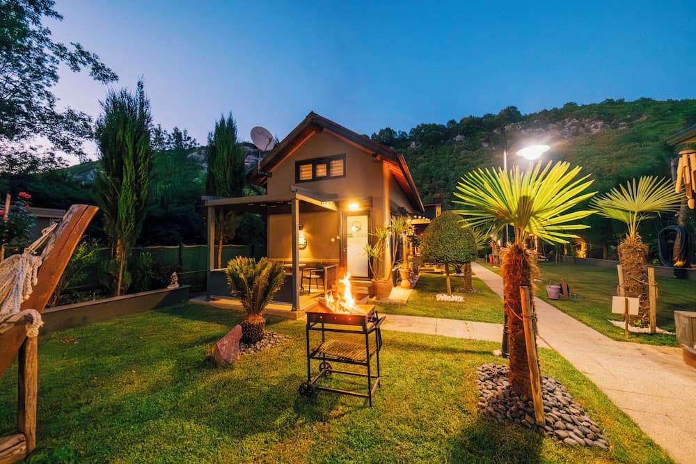 Antik River House