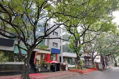Capital O 11148 Amethyst Business Hotel