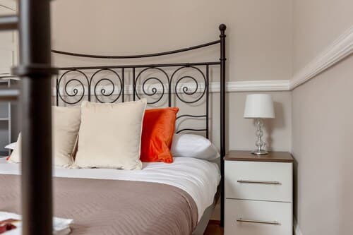Silver Lining - St Leonard St Apartment
