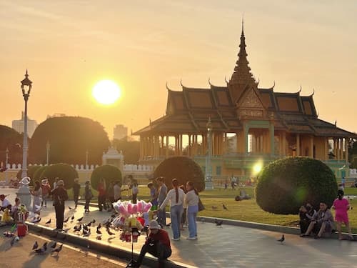 SkyHotel Phnom Penh - 50m to Museum and Riverside