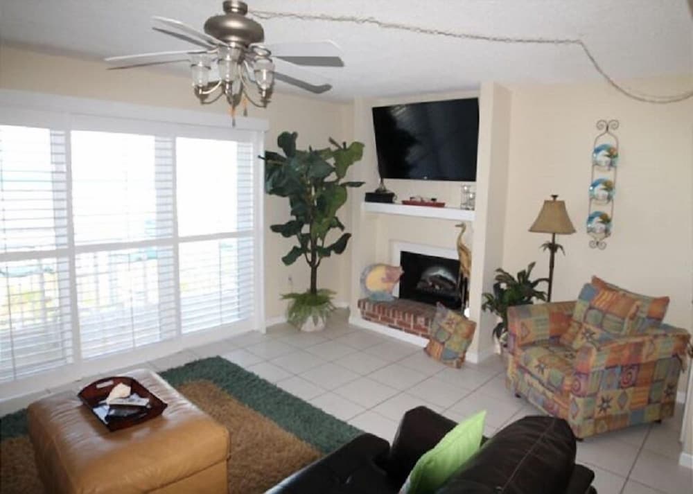 Tradewinds 24