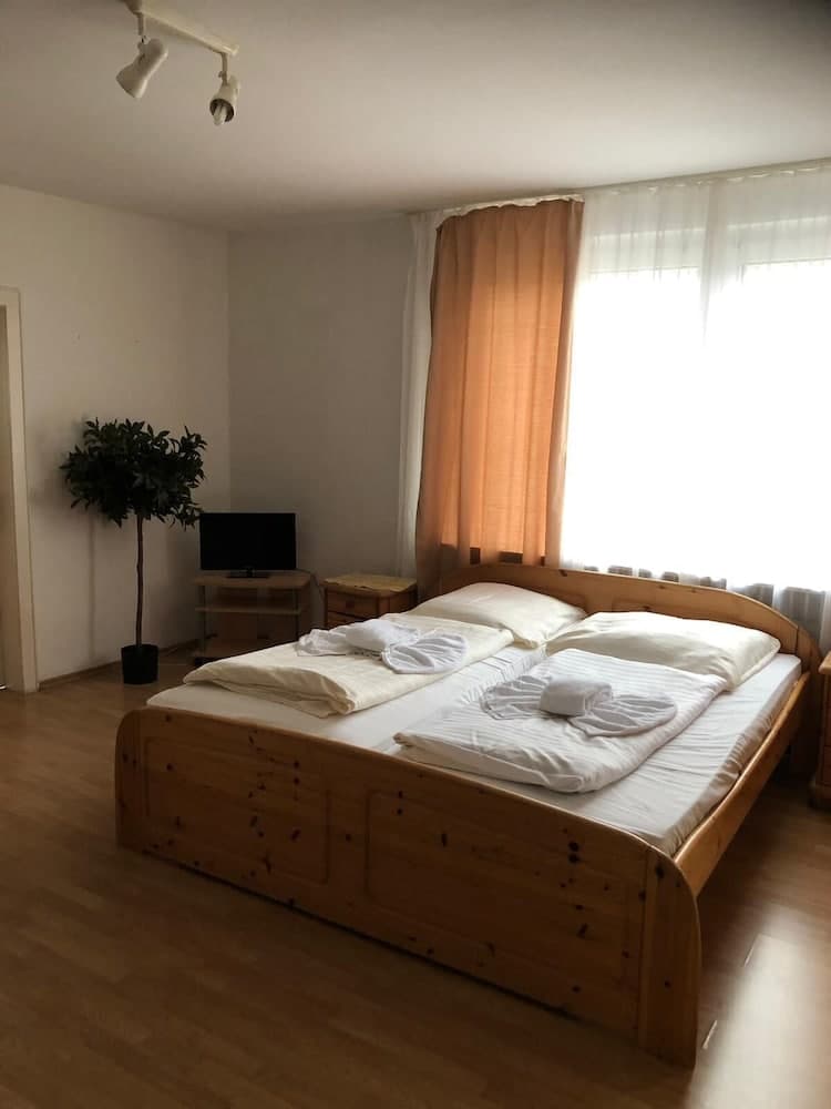 City Hotel-Garni