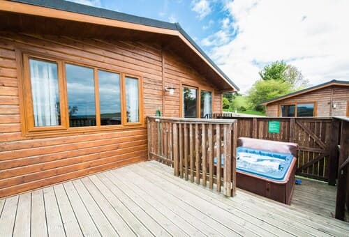 Skylark Lodge With Hot Tub Near Cupar, Fife
