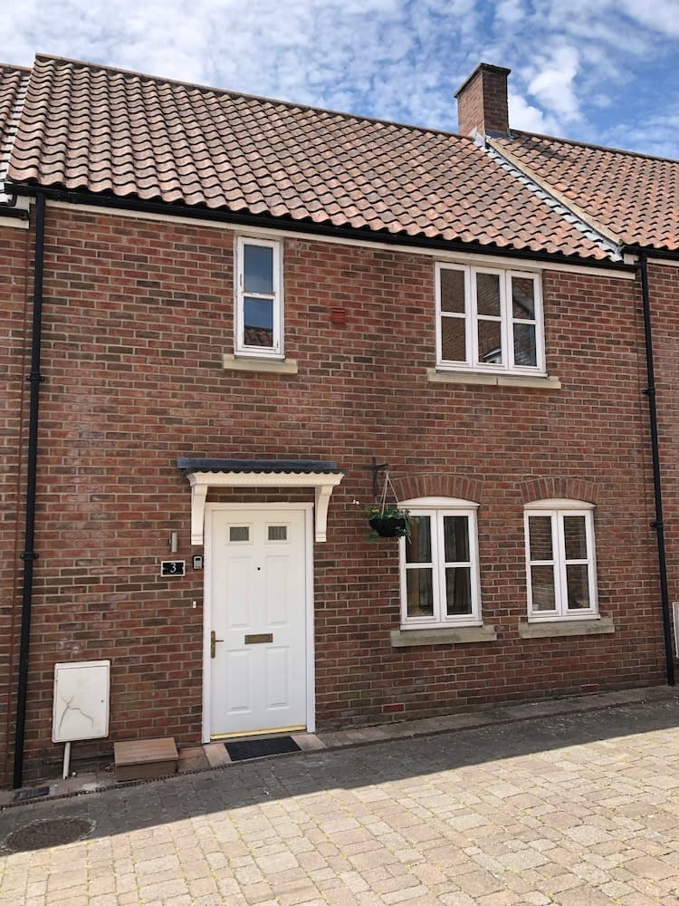 3 Crown Barton - Glastonbury