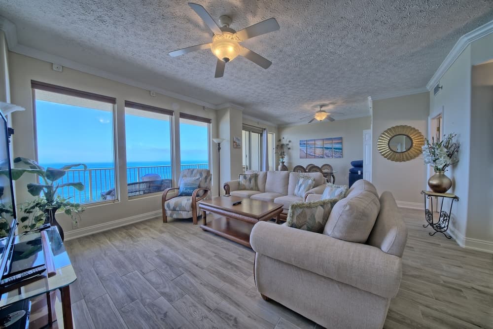 Marvelous Condo with Beachside Pool and Free Poolside WiFi - Unit 0902 by RedAwning
