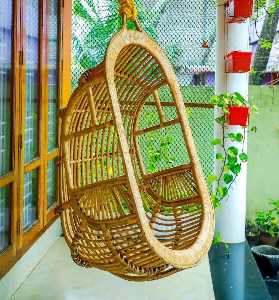 Nutshell Airport Retreat by the Sea