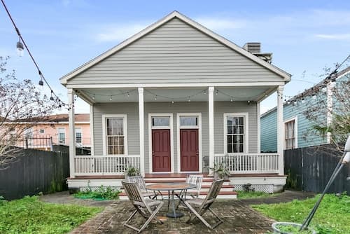 Hosteeva 2BR Steps to St. Charles Ave