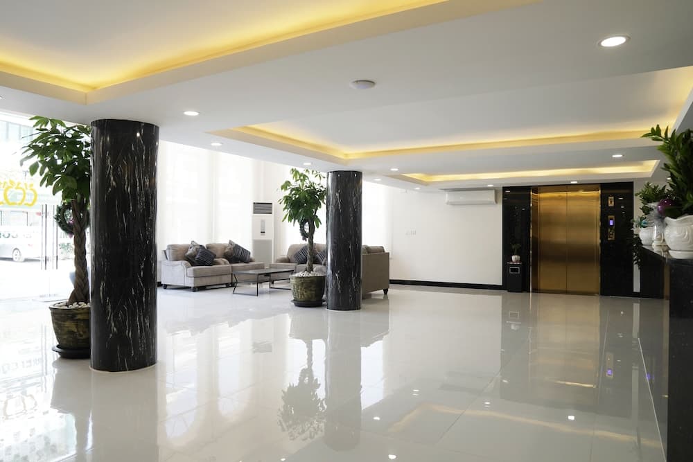 Apple Hotel Three