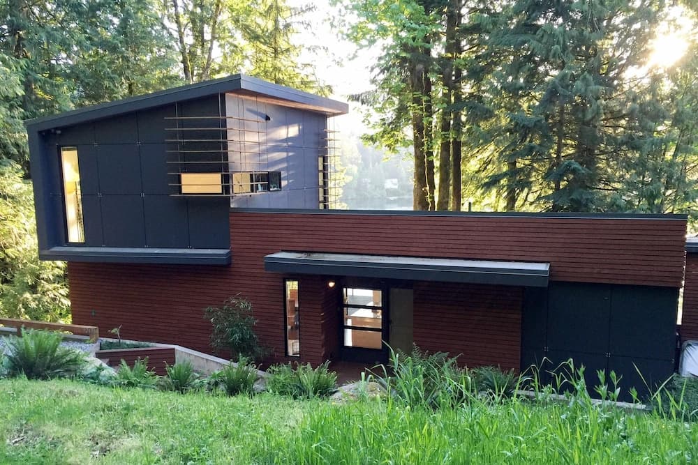 83MF - Lakeside - Hot Tub - WIFI - BBQ - Dock - Sleeps 4 NO PETS