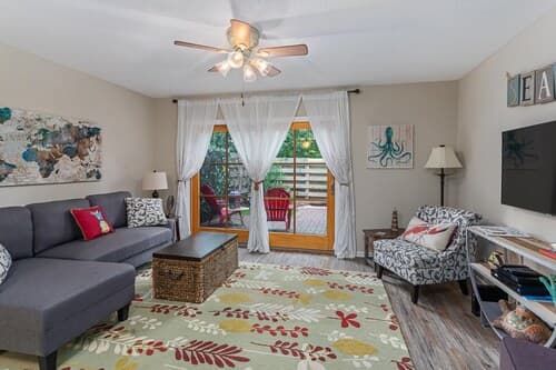 425 Magnolia Unit I by Hodnett Cooper