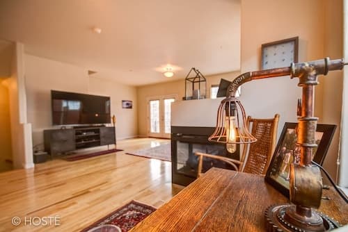 3BR Downtown Townhome /w Stunning Balcony Views!