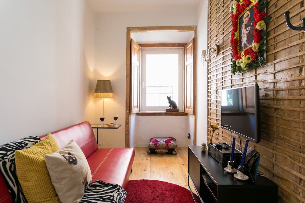 JOIVY Chic 1-bed Apt moments to Luis de Camões Sq