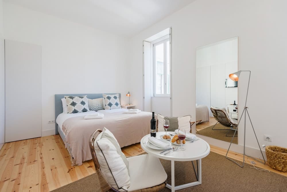 JOIVY Chic studio w/city view in Santa Catarina, 10mins from São Bento Palace