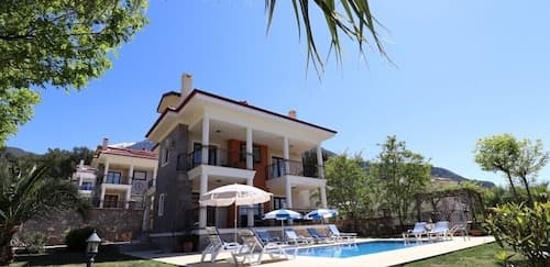 Villa MAS2 by JoyLettings