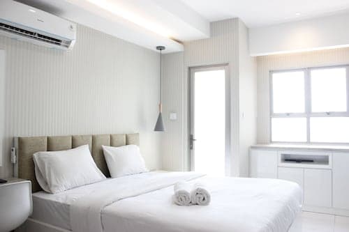 Gorgeous Studio at Mekarwangi Square Apartment with Mountain View