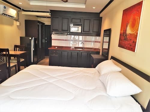 Jomtien Beach Sea View Studio - Sleeps 2