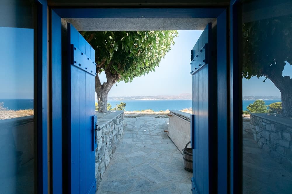 Karavos View - A Unique Artists' Hideaway Paradise