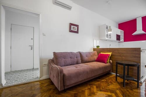 Crown Apartment