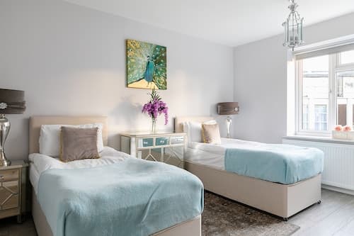 Cromwell Road Apartments