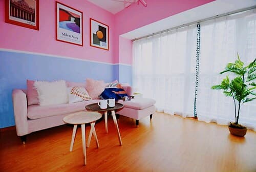 Avatar Gallery Large Queen Bed & High Rise View