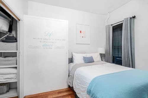 Perfectly Located near Restaurants, Shops, & Sites