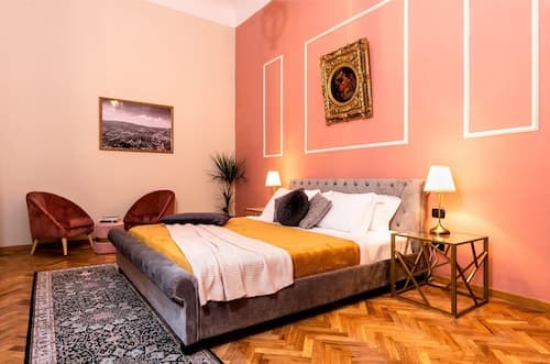 Elegant and historic 3-Bedroom in city center