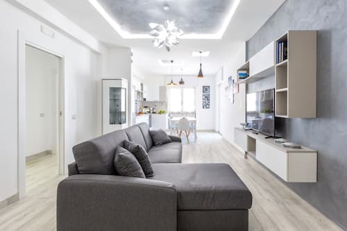 New & Stylish two Bedroom Apartment with Balconies