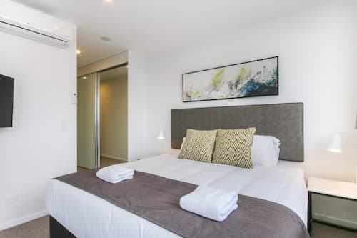 Luxurious 2 Bedroom Brand New Apartment With Amazing Hinterland Views