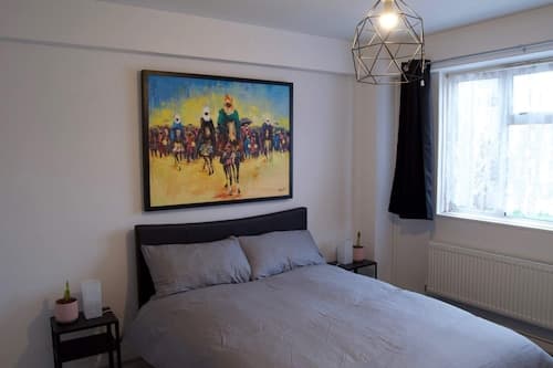 Modern 1 Bedroom in Shadwell With Balcony