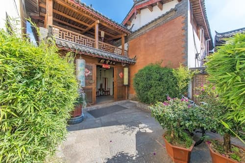 Lijiang Langyun Inn