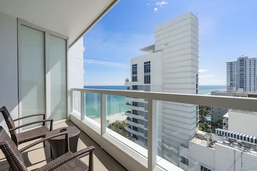 Studio At Sorrento S- Fontainebleau Miami Beach 1 Bedroom Home by RedAwning