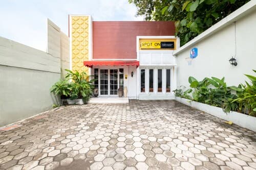 SPOT ON 2419 Rumah Nugraha Hotel Syariah