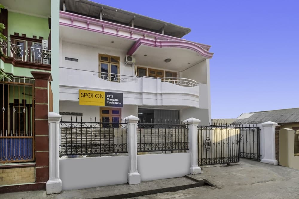OYO Life 2412 Mandala Residence