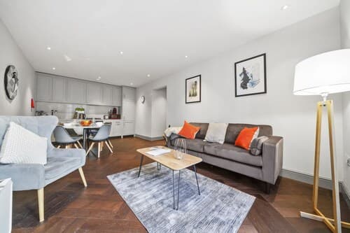 2 Bed Lux Apartments near Central London FREE WIFI by City Stay Aparts London